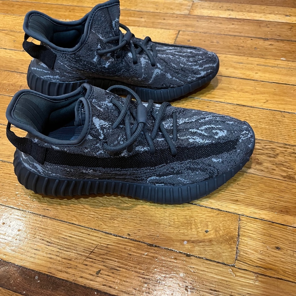 Yeezy Boost 350 V2